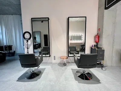 ON RED. Pracownia Fryzjerska